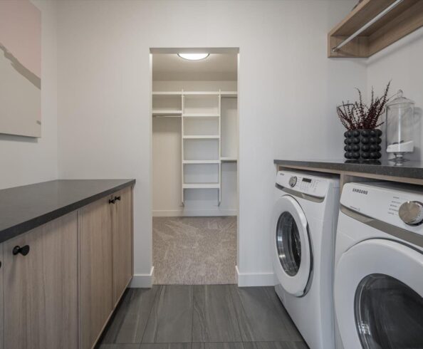 510 Hamm Cres - Laundry
