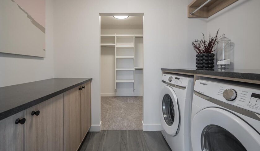 510 Hamm Cres - Laundry