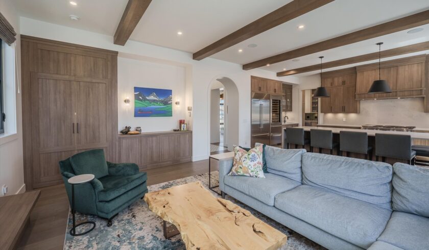 Custom home Saskatoon infill